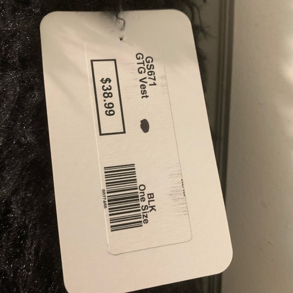 Black fuzzy vest - Picture 5 of 5